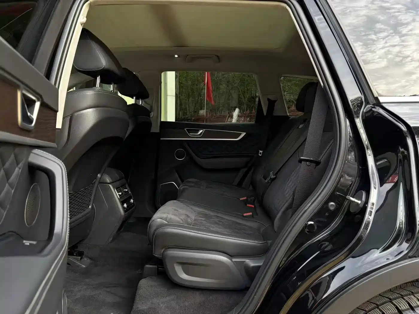 Hongqi HS7 2022 3.0T Automatic 4WD ZhiLian QiXiang Edition 5-seater фото 7