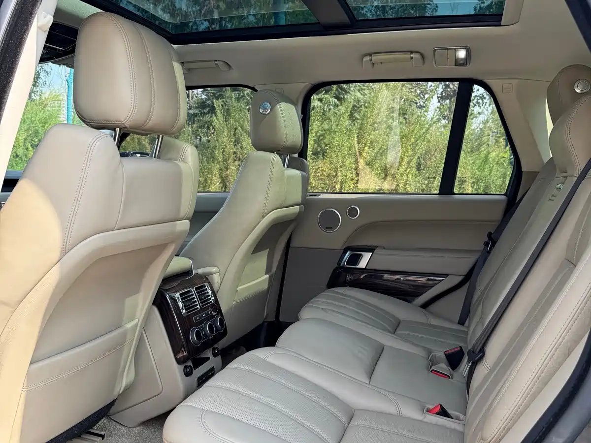 Фото 9 - Land Rover Range Rover