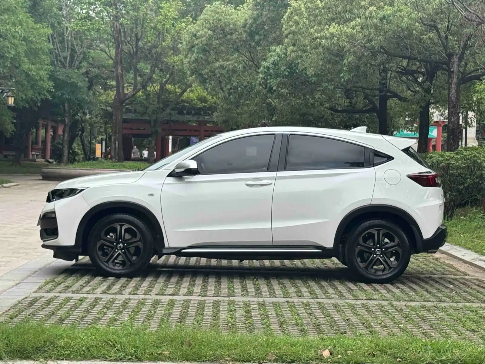 Photo 5 - Honda XR-V