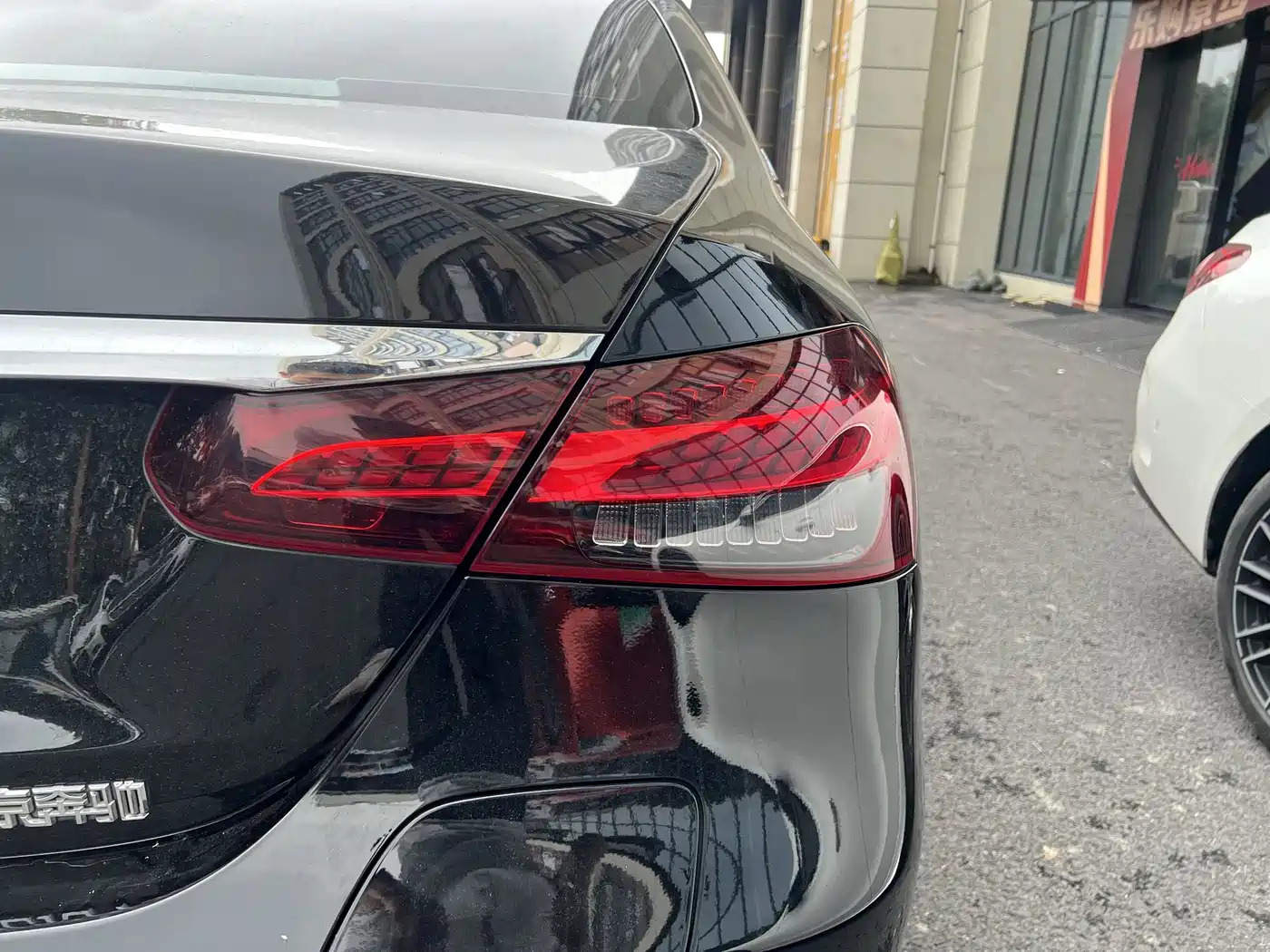 Mercedes-Benz E-Class New Energy 2022 Facelift II E 350 e L Plug-in Hybrid Sedan фото 10