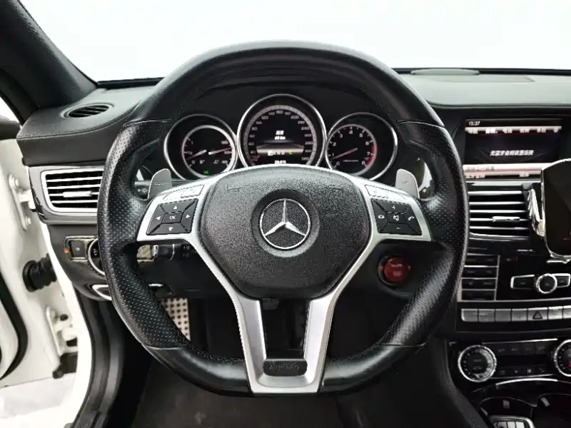 Mercedes-Benz CLS AMG 2012 AMG CLS 63 фото 11