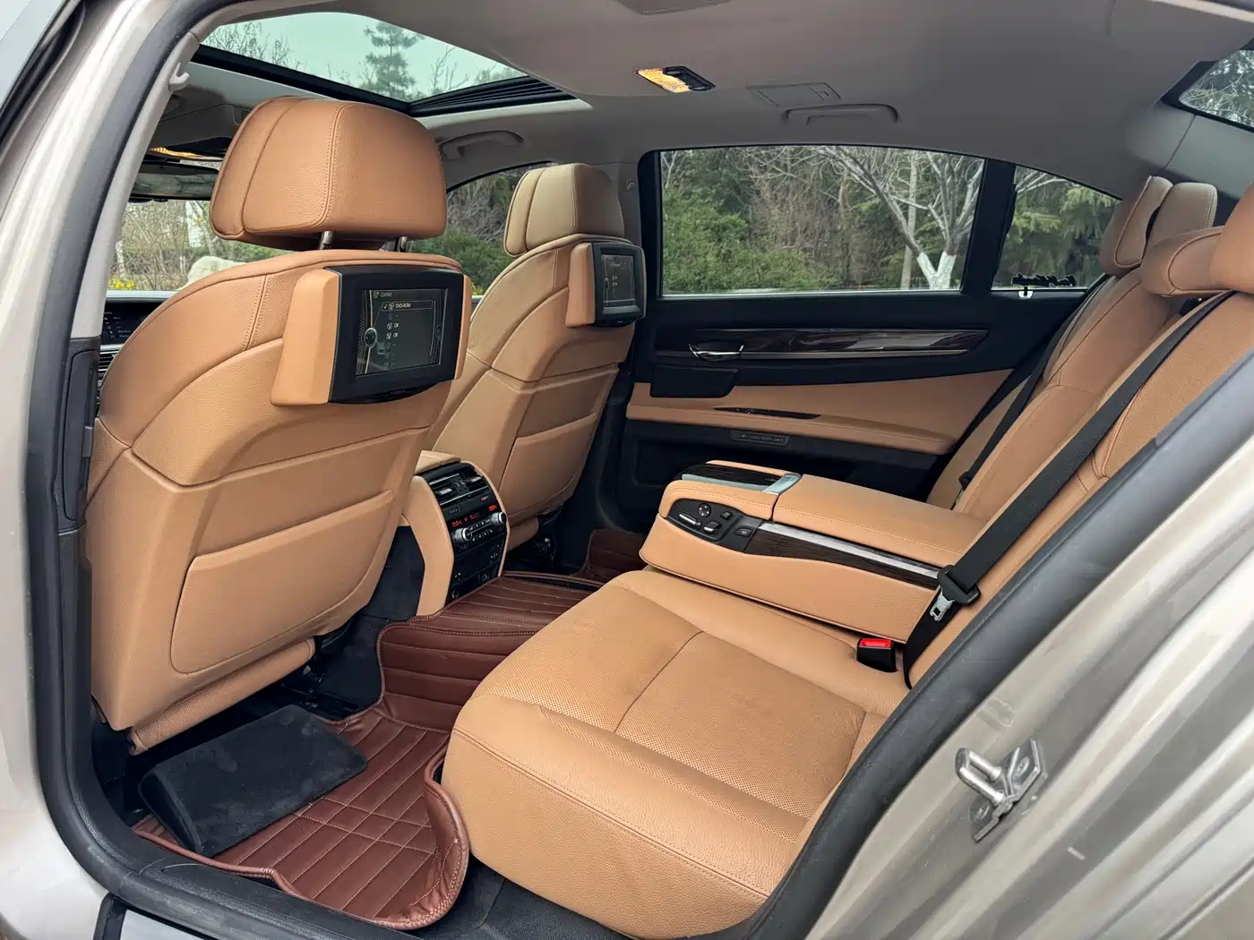 BMW 7 Series 2009 740Li Luxury фото 26