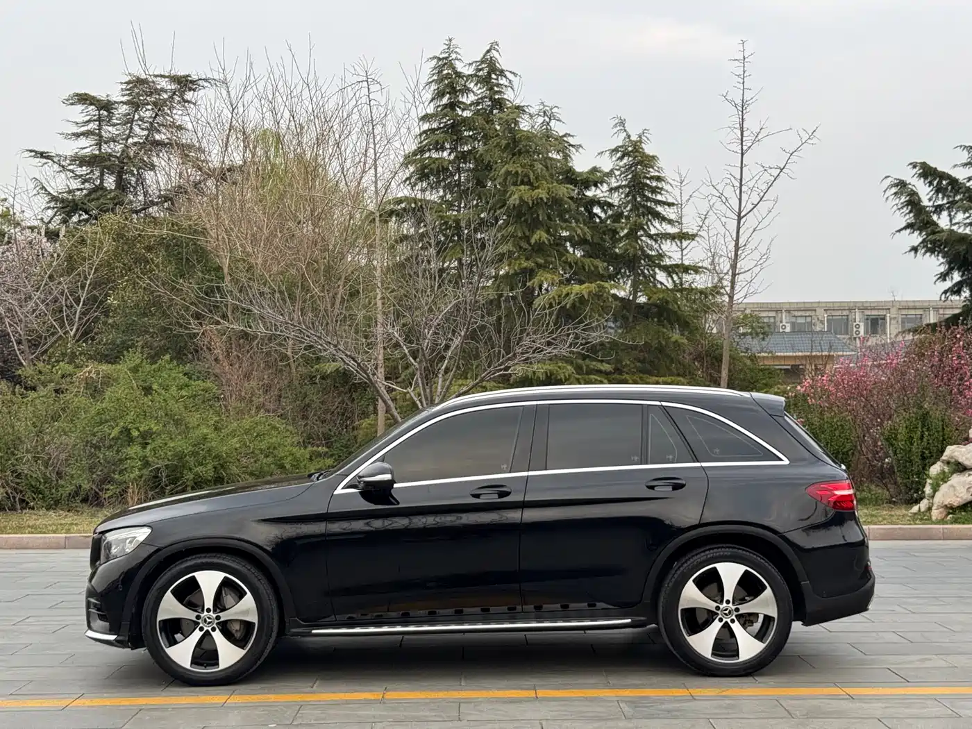 Mercedes-Benz GLC 2018 GLC 300 4MATIC Dynamic фото 4