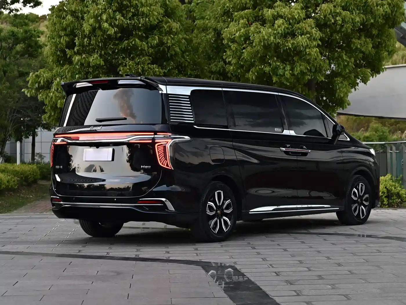 Hongqi HQ9 2023 2.0T Smart Connect Flag Enjoy Edition фото 19