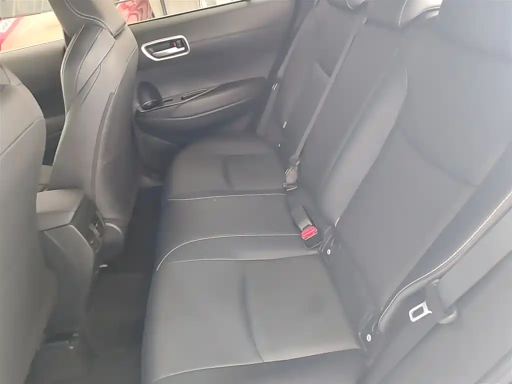 Toyota Frontlander 2023 2.0L CVT Luxury Edition фото 13