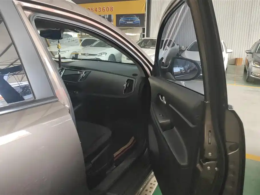 Kia Sportage 2016 2.0L Automatic 2WD GL фото 8