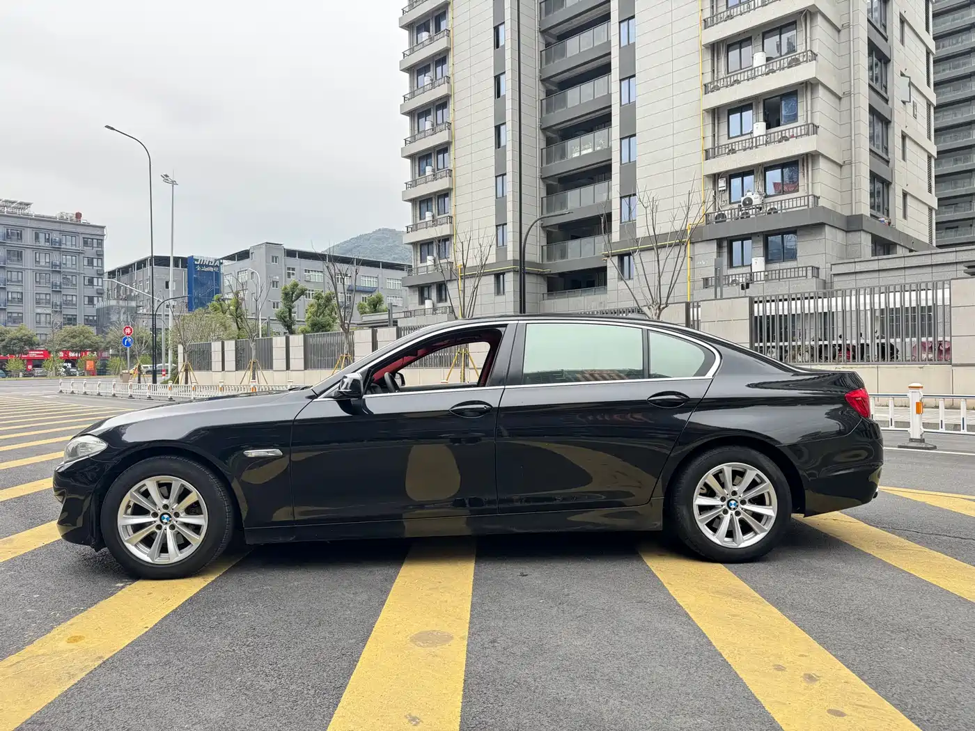 BMW 5 Series 2011 523Li Luxury фото 4