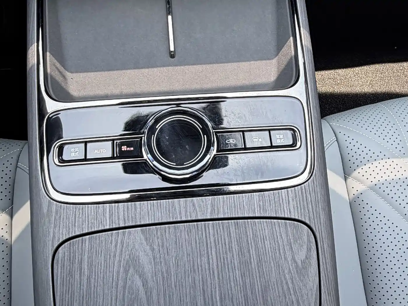 Geely Galaxy Galaxy E8 2025 575km Voyage Smart Drive Edition фото 14