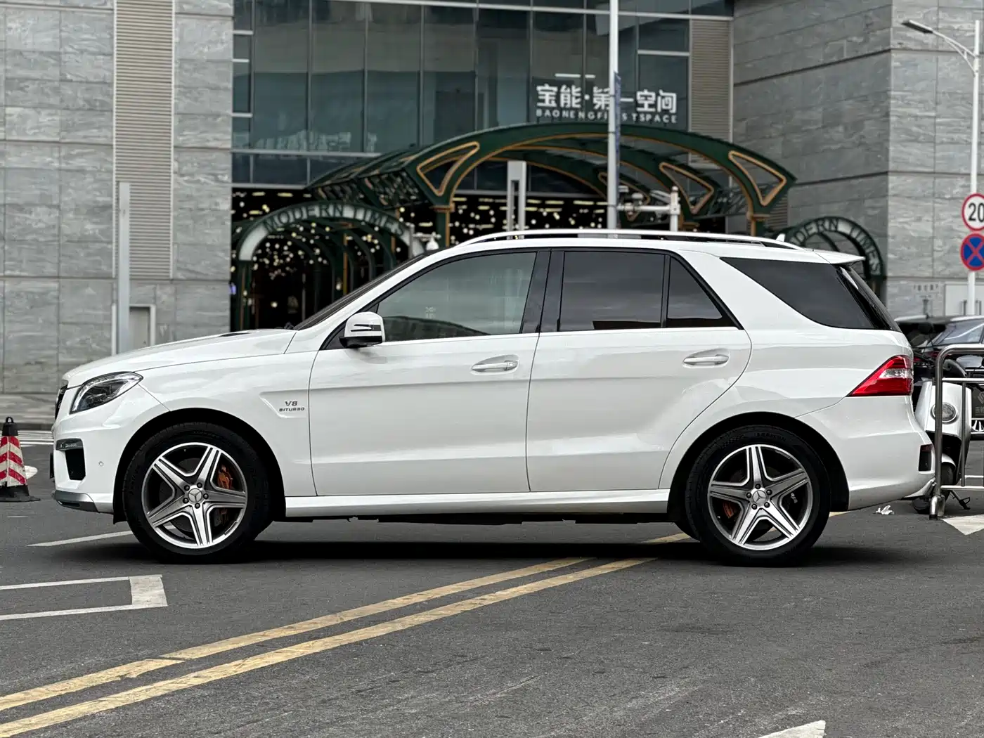Mercedes-Benz M-Class AMG 2015 AMG ML 63 фото 4