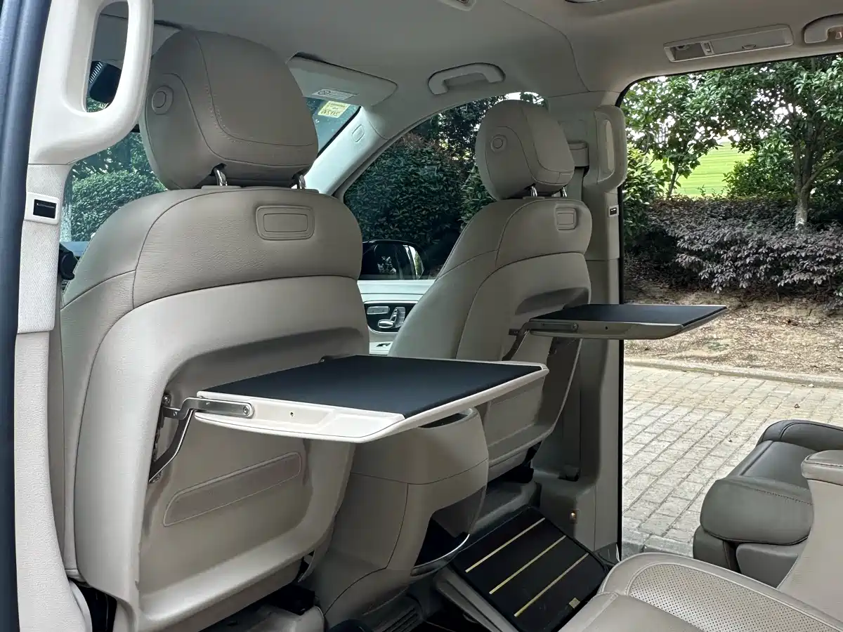 Mercedes-Benz V-Class 2018 V 260 L Premium Long Wheelbase Edition China VI фото 13