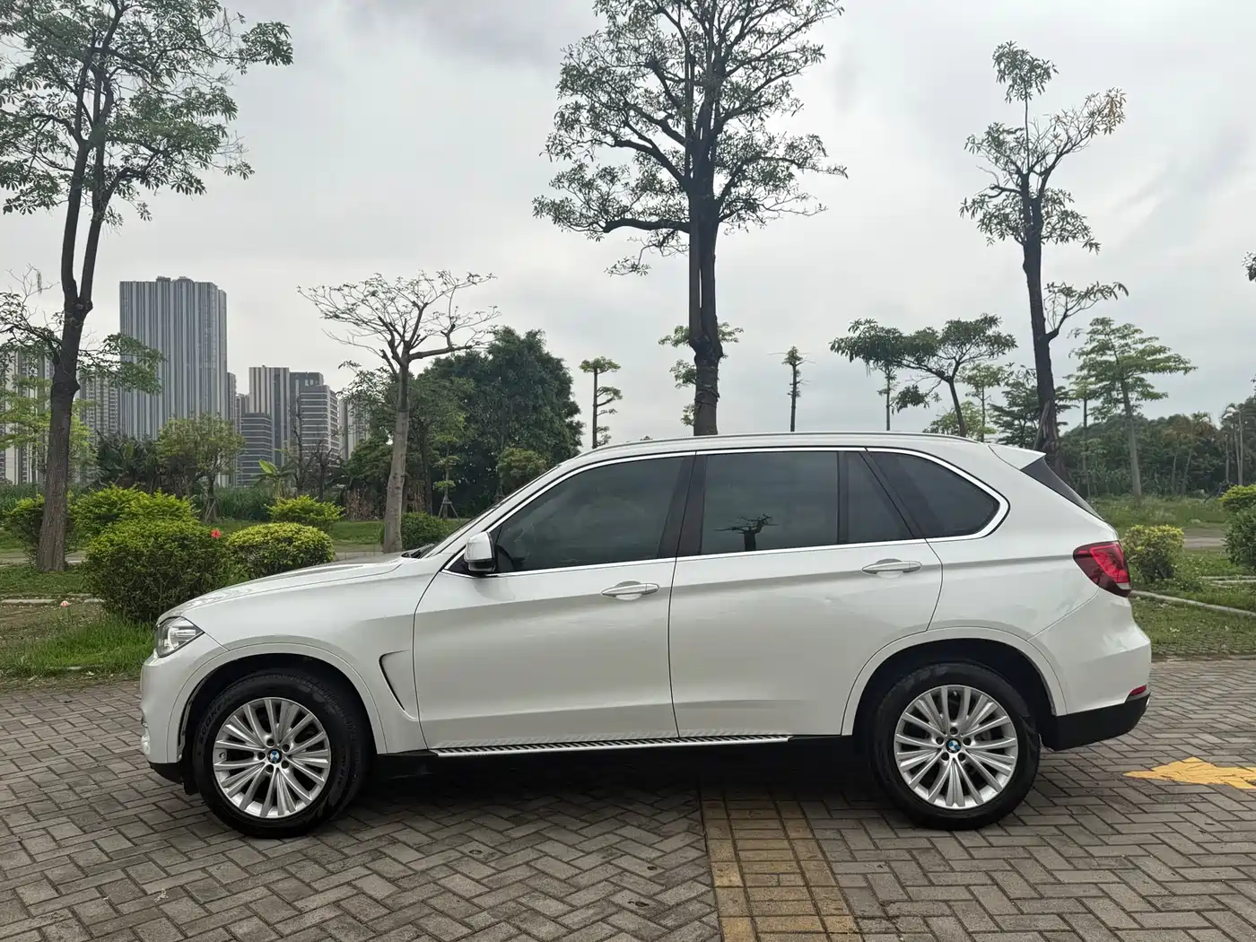 BMW X5 (Import) 2017 xDrive28i фото 4