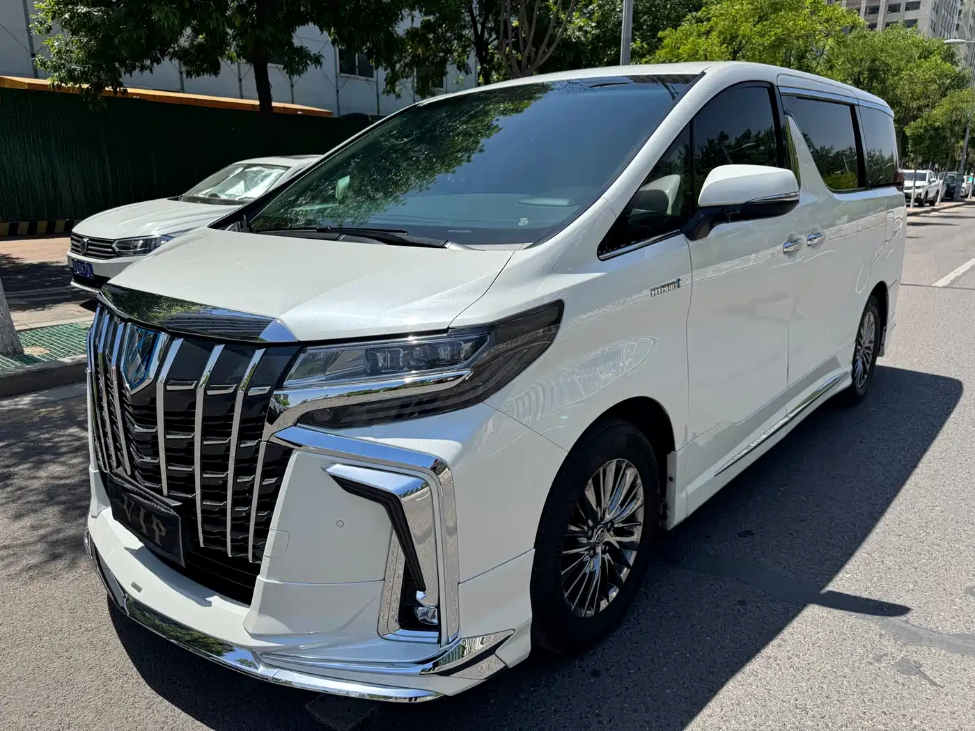 Toyota Alphard 2020 Hybrid 2.5L Premium Edition фото 3