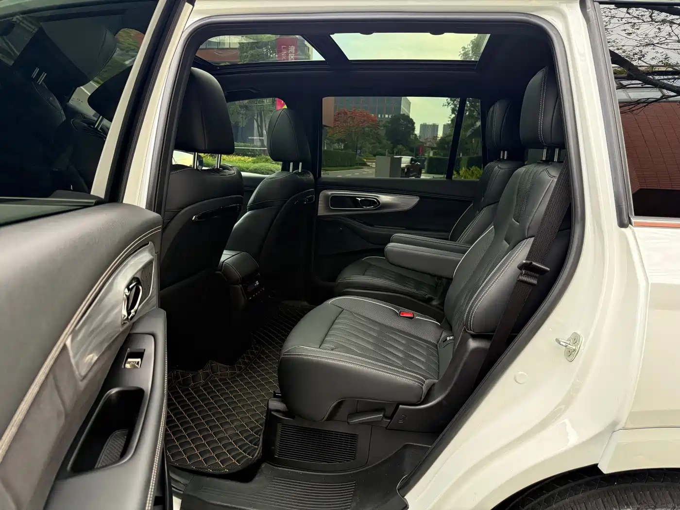 GAC Trumpchi Trumpchi GS8 2022 Dual Engine Series 2.0TM 2WD Premium Edition (6-Seater) фото 15