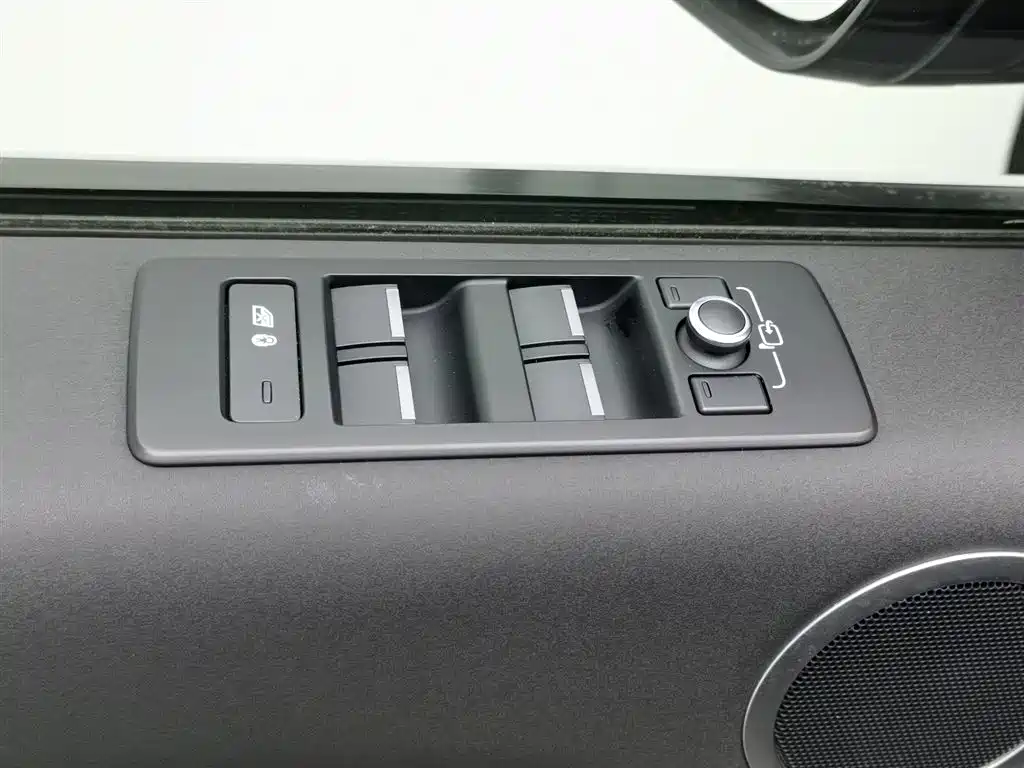 Land Rover Discovery 2019 3.0 SC V6 SE фото 9