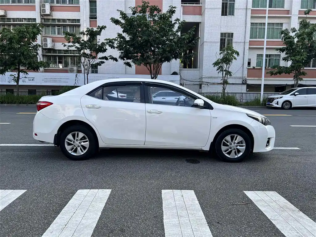 Toyota Corolla 2014 1.6L CVT GL фото 7