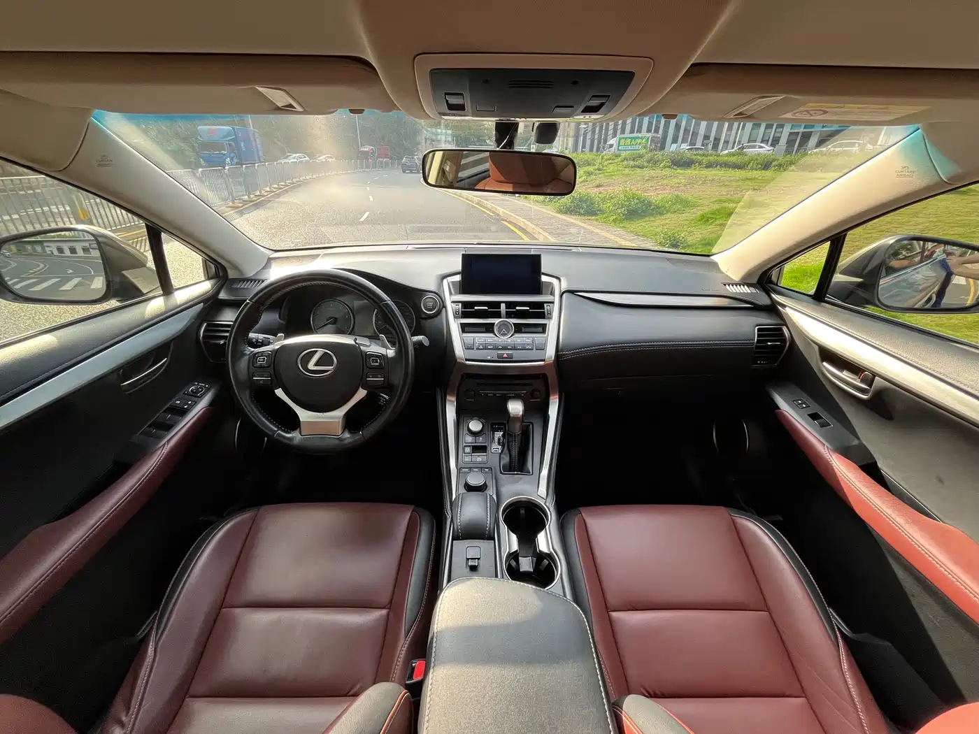 Lexus NX 2015 200t AWD F Sport фото 8