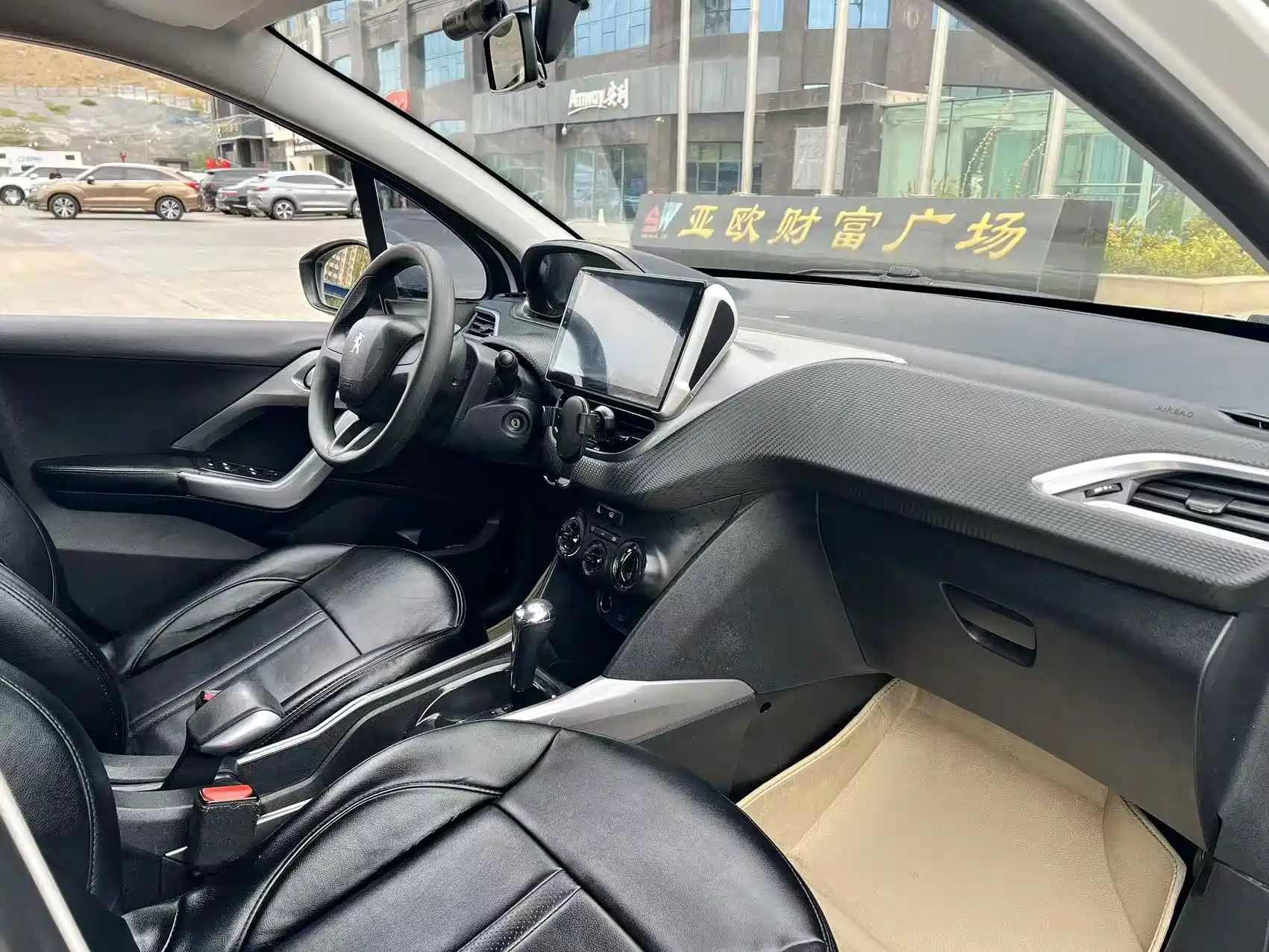 Photo 10 - Peugeot 2008