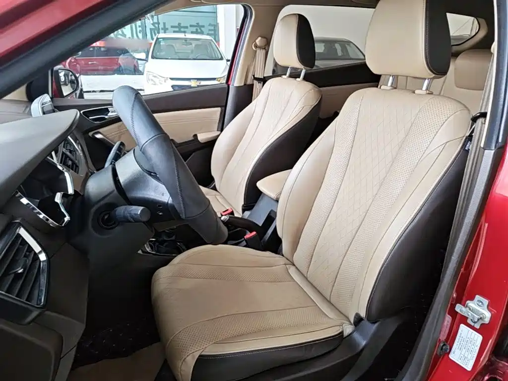 Photo 15 - Baojun 310W