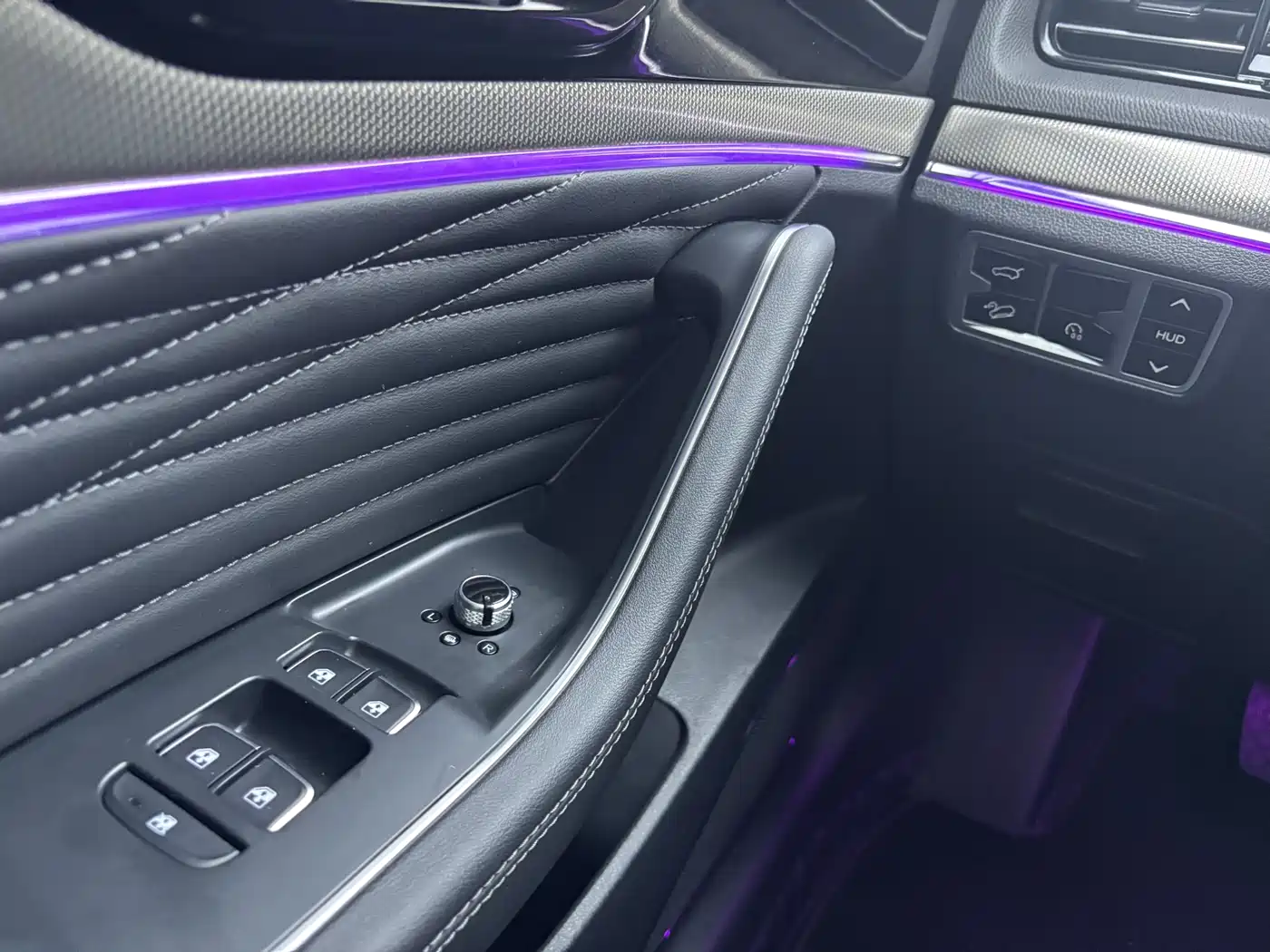Hongqi HS5 2022 2.0T Smart Connect Premium Edition фото 24