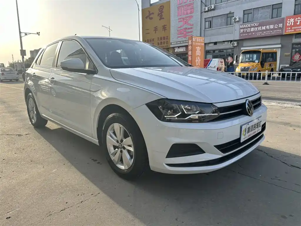VOLKSWAGEN POLO