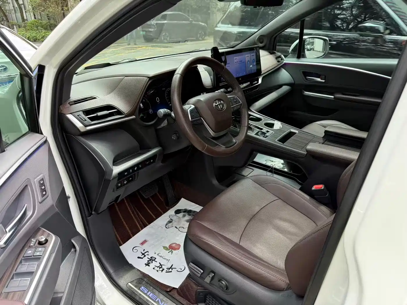 Toyota Sienna 2021 2.5L Hybrid Platinum Edition фото 27