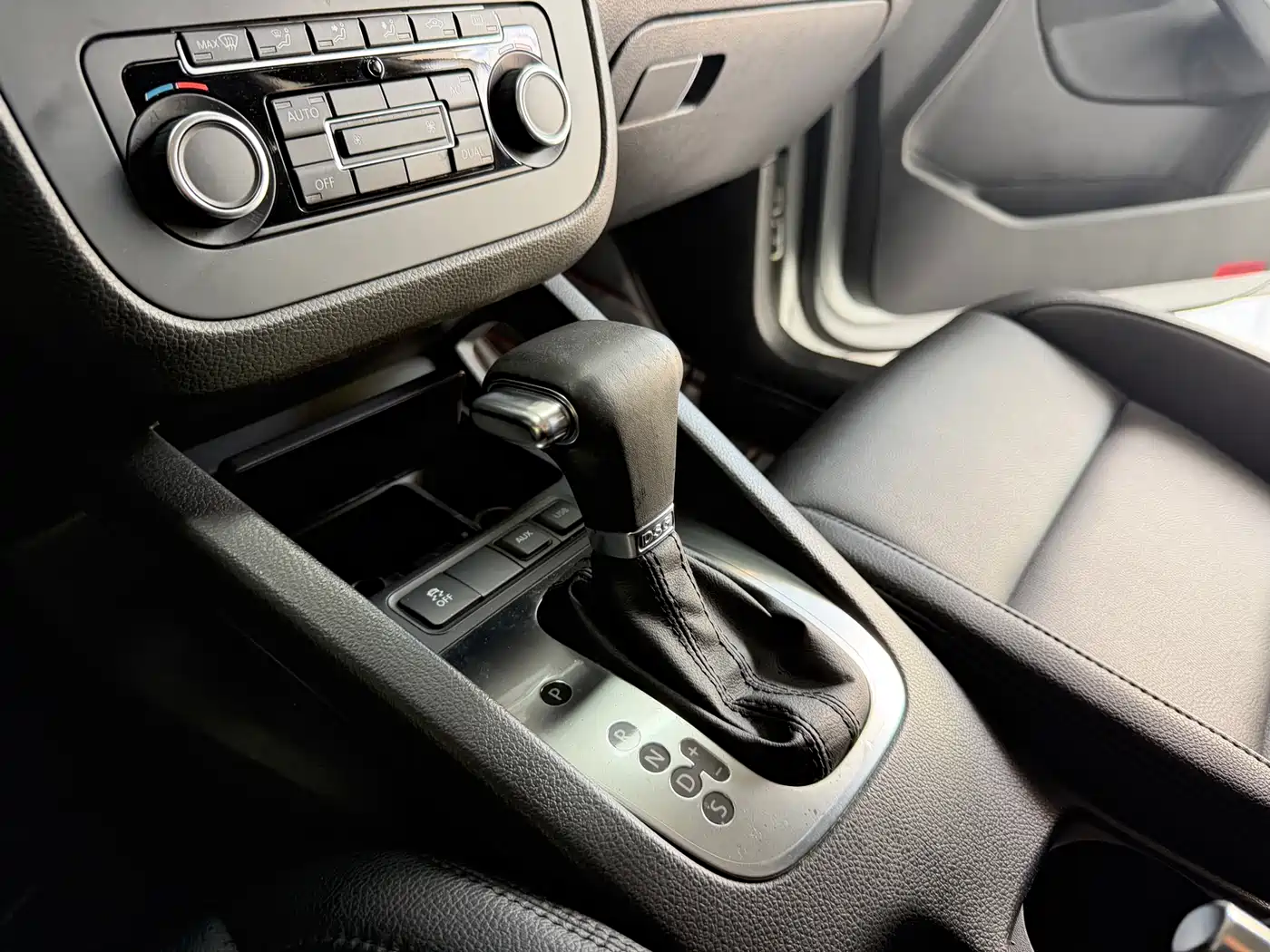Volkswagen Sagitar 2011 1.4TSI Automatic Technology фото 8