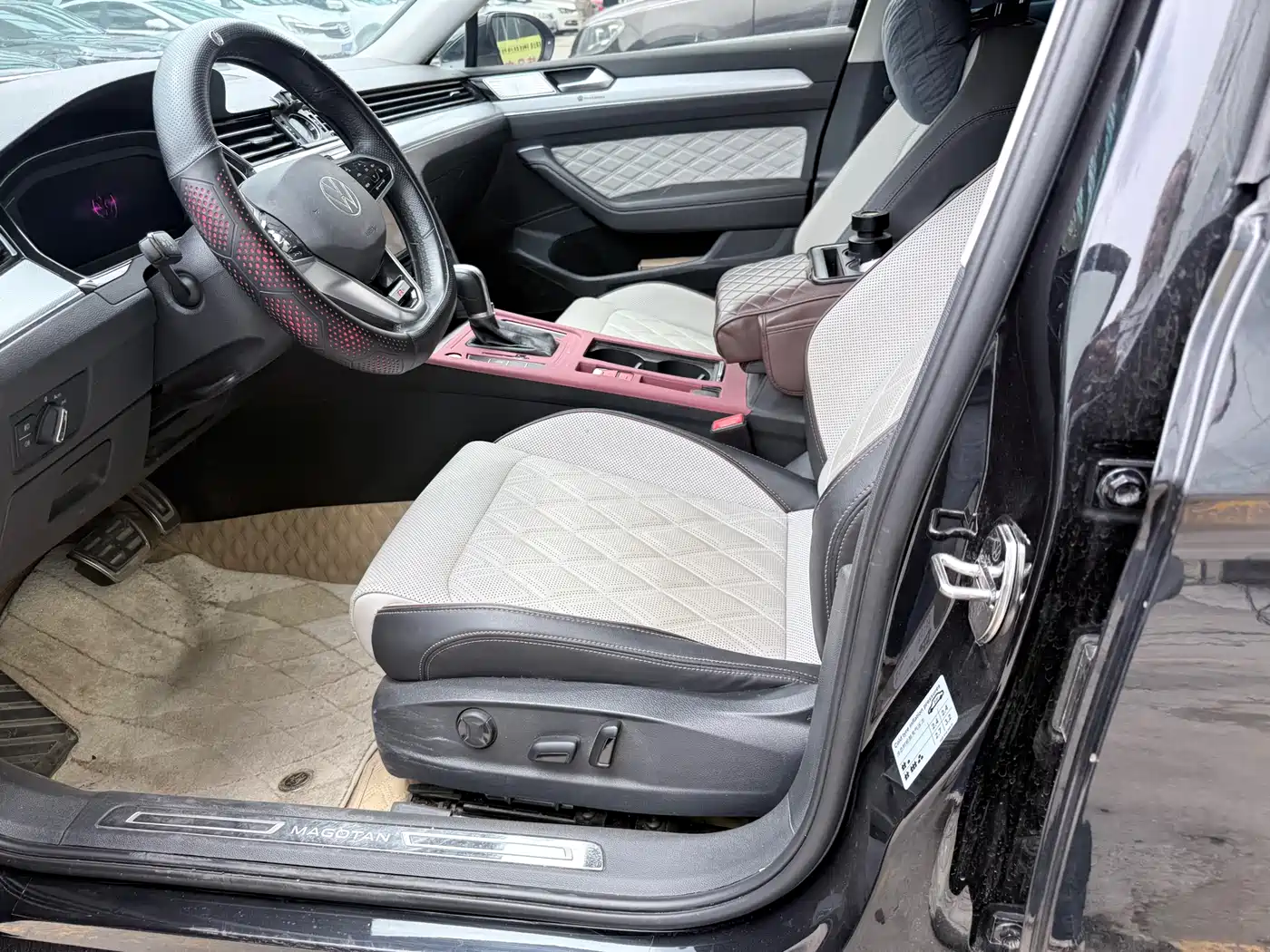 Volkswagen Magotan 2023 2 Million Units Anniversary Edition 330TSI DSG Leading Type фото 8