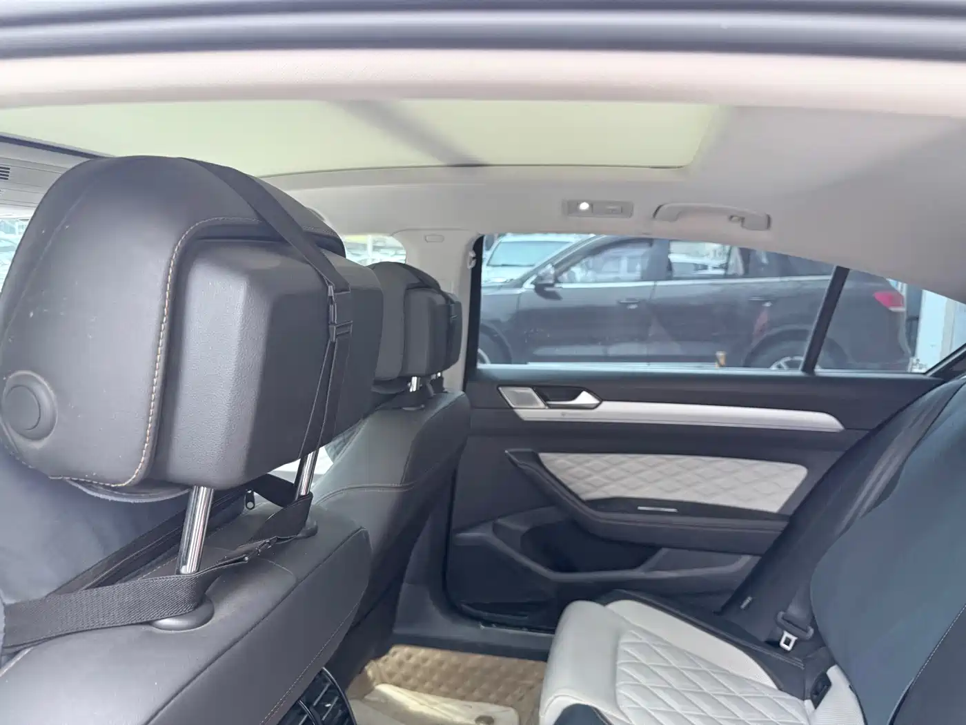 Volkswagen Magotan 2023 2 Million Units Anniversary Edition 330TSI DSG Leading Type фото 11