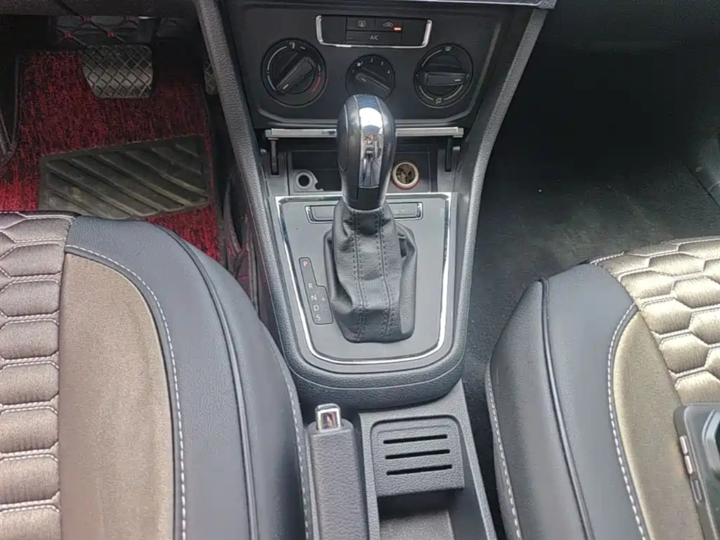 Volkswagen Bora 2018 1.5L Automatic Fashion фото 14