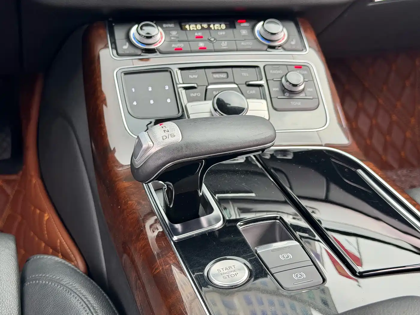 Audi A8 2014 A8L 45 TFSI quattro Comfort фото 14