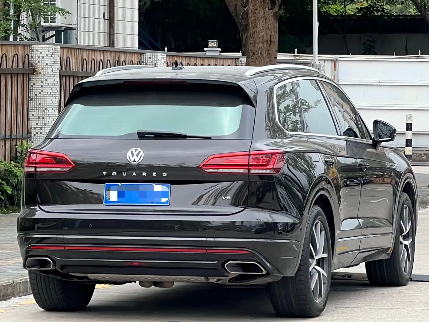 VOLKSWAGEN TOUAREG