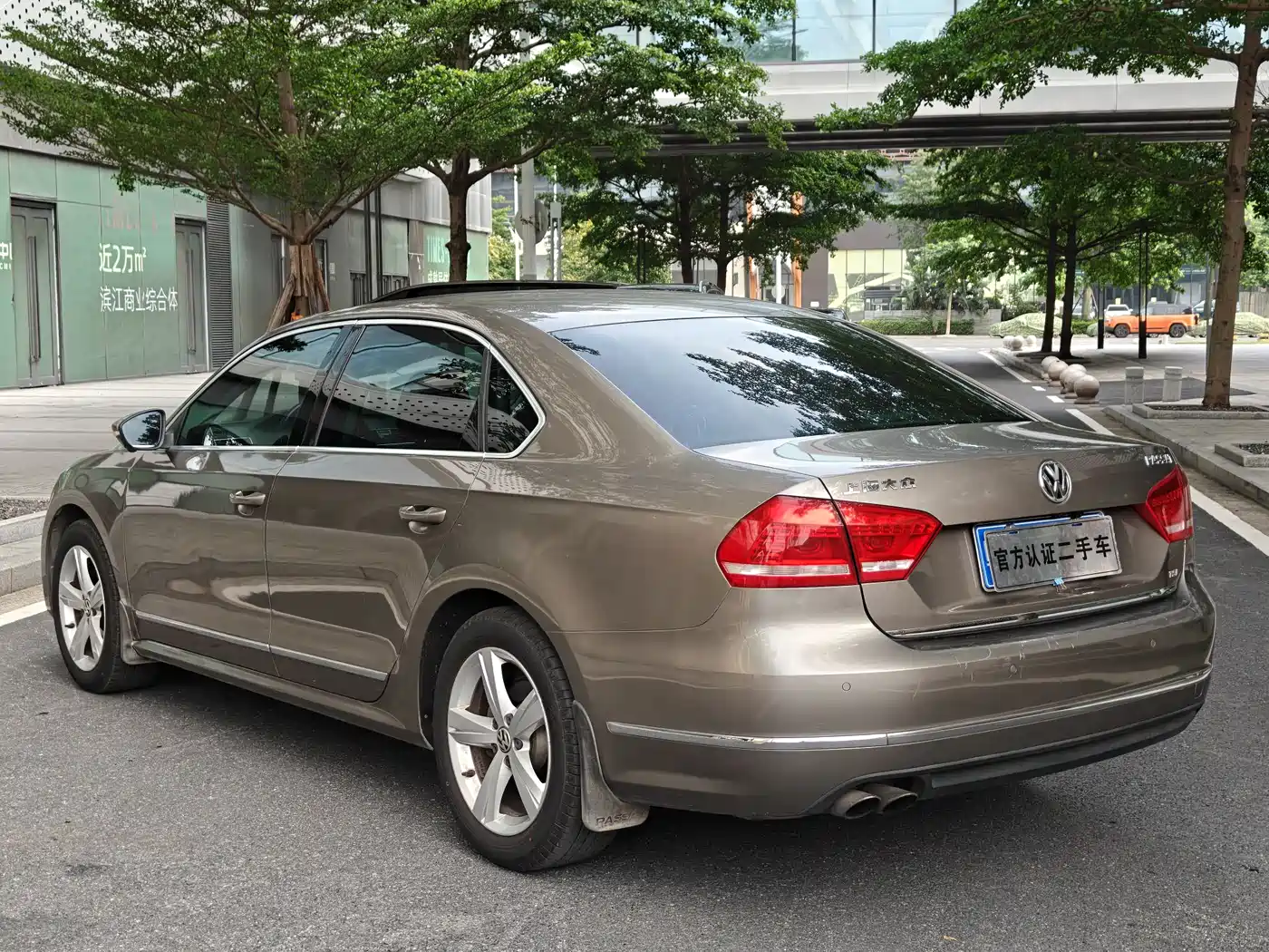 Volkswagen Passat 2015 1.8TSI DSG Prestige Edition фото 7