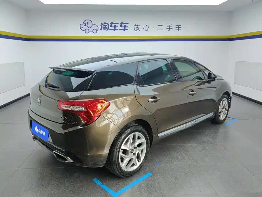 2015 DS 5