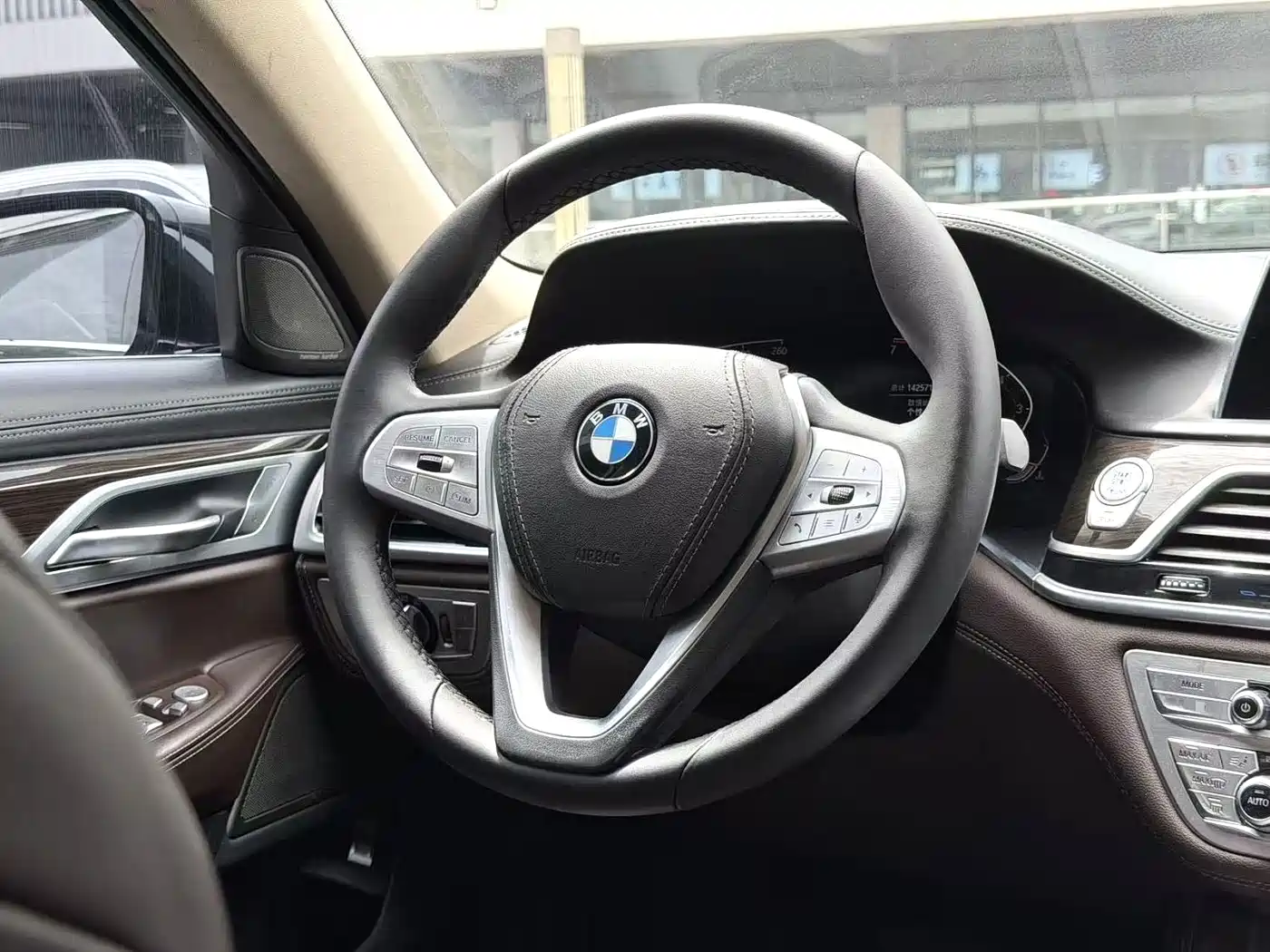 BMW 7 Series 2019 730Li Luxury Package фото 10