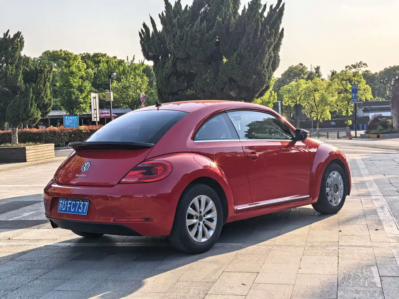 Volkswagen Beetle 2016 Model 180TSI Club Edition фото 5