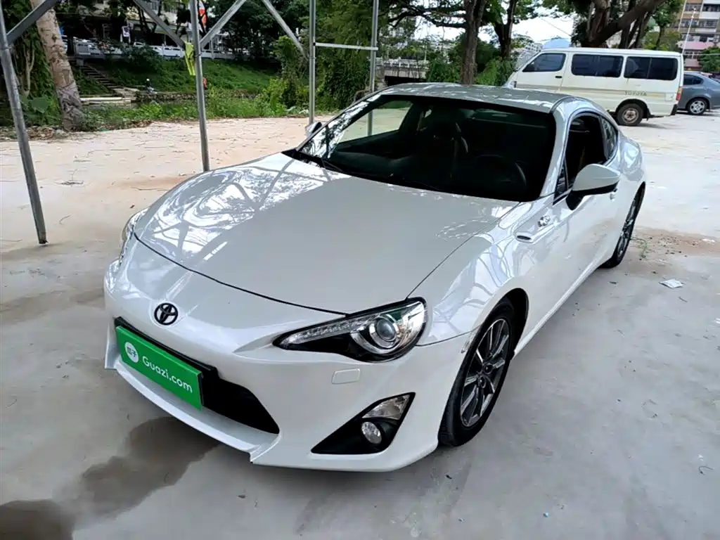 Toyota 86 2014 2.0L Automatic Luxury фото 2