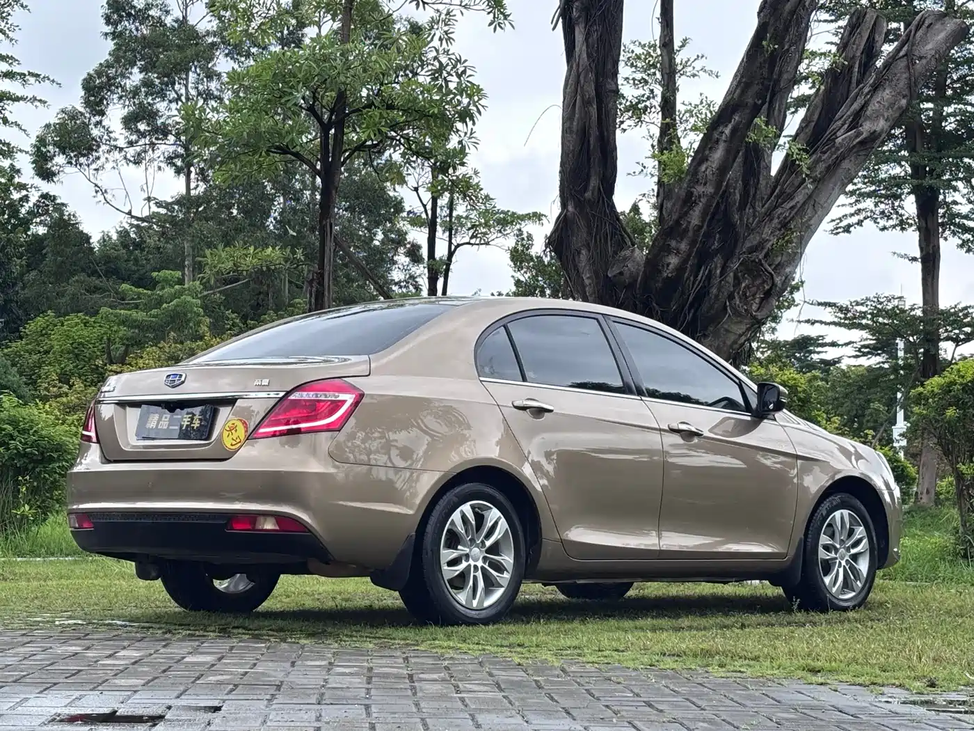 Geely Emgrand 2016 2016 Sedan 1.5L Manual Up Version