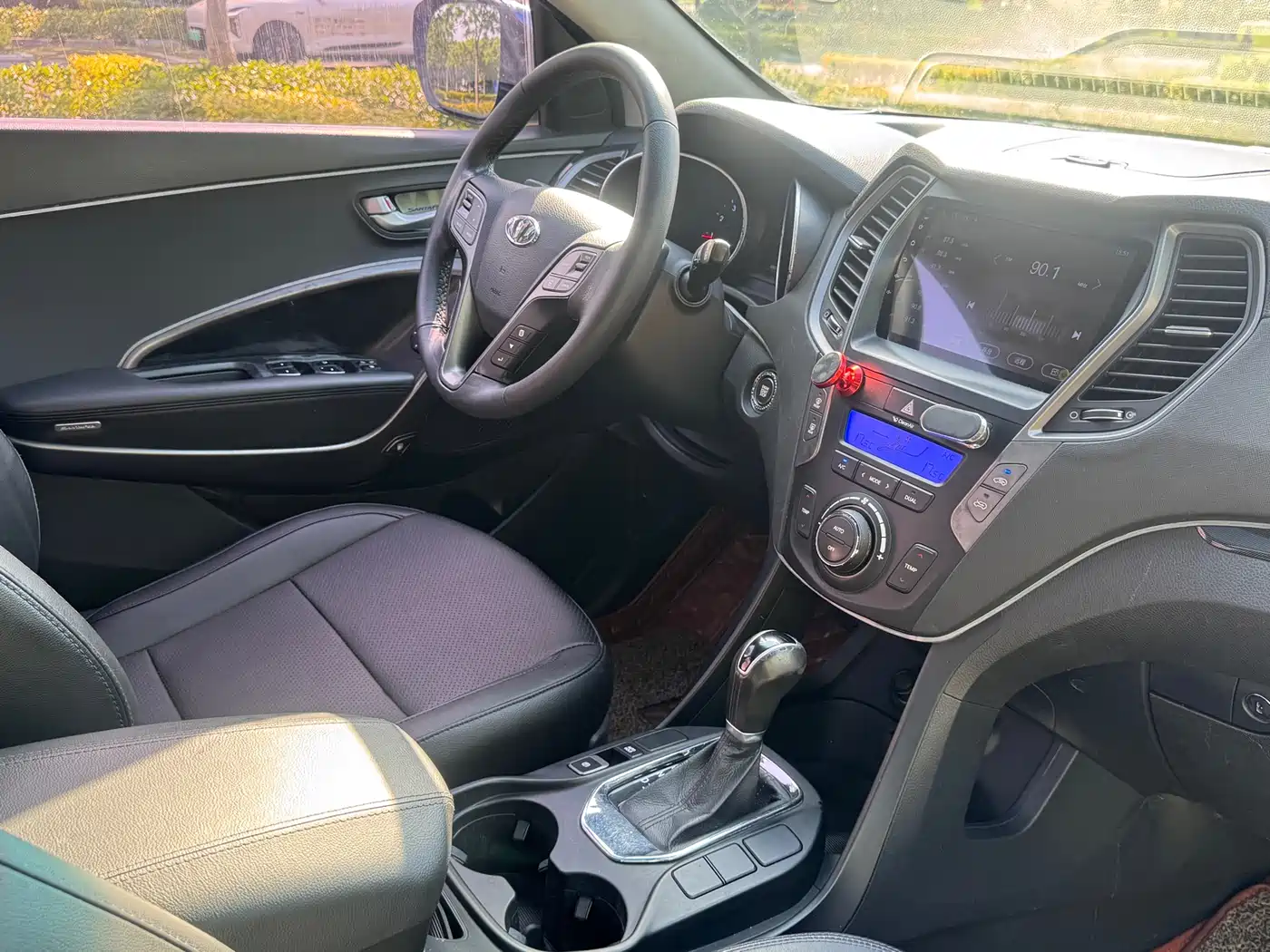 Hyundai Santa Fe 2015 2.4L Automatic 2WD Smart 5-seater фото 6