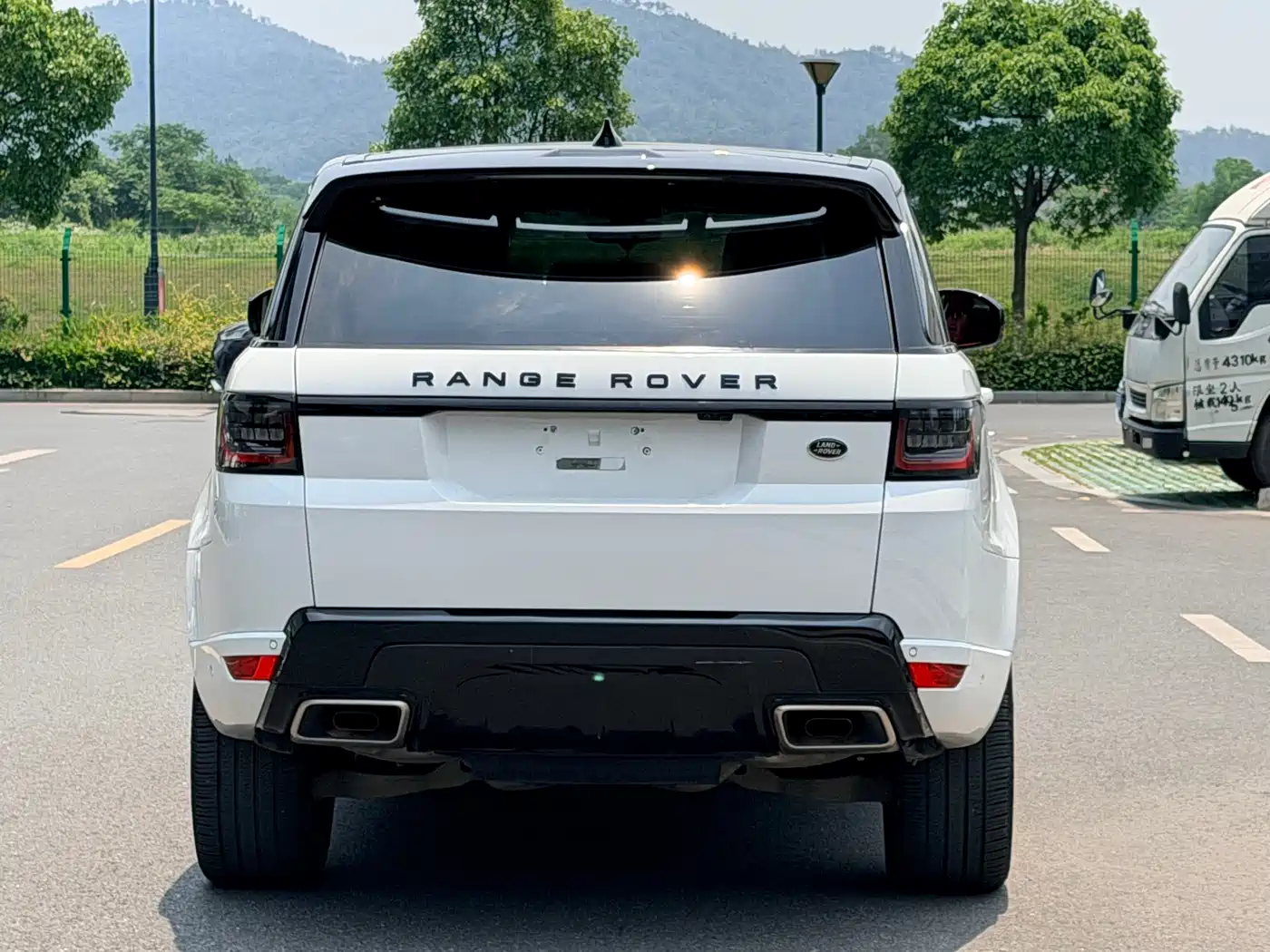 Land Rover Range Rover Sport 2022 3.0 L6 Gloss Black Edition фото 6