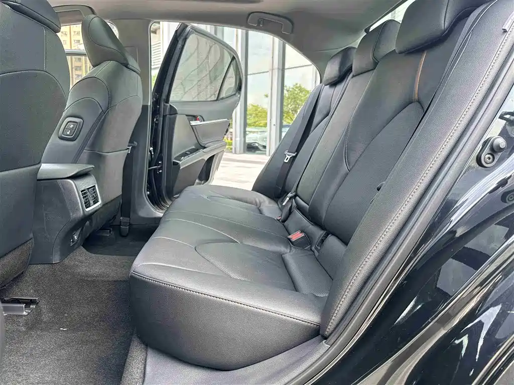 Toyota Camry 2021 2.5G Luxury Edition фото 10