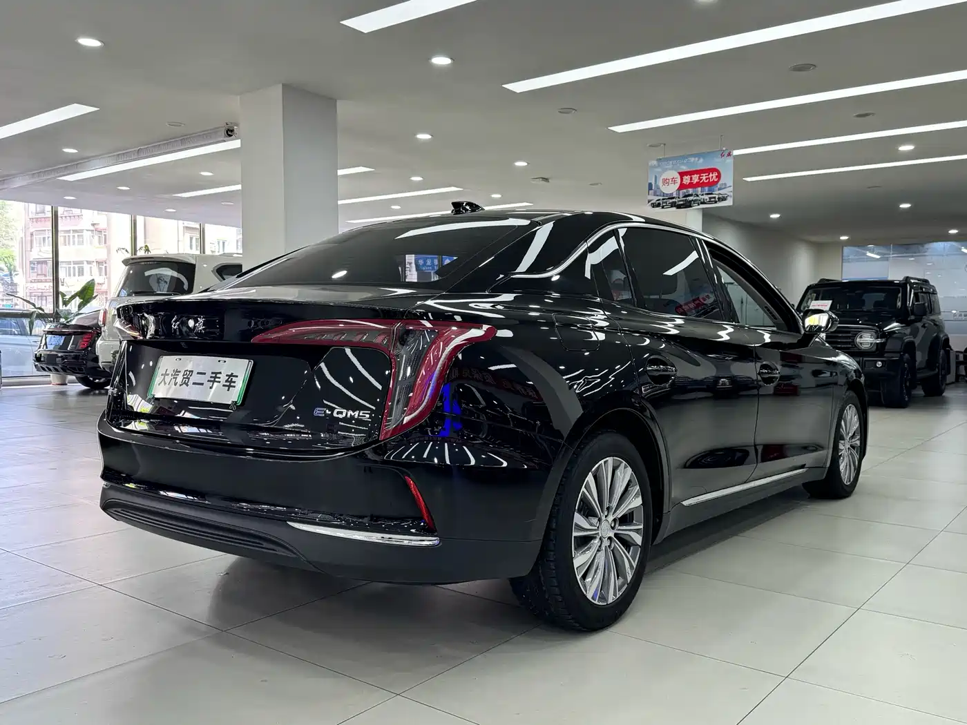 Hongqi E-QM5 2022 431km Charging Enjoyment Edition фото 10