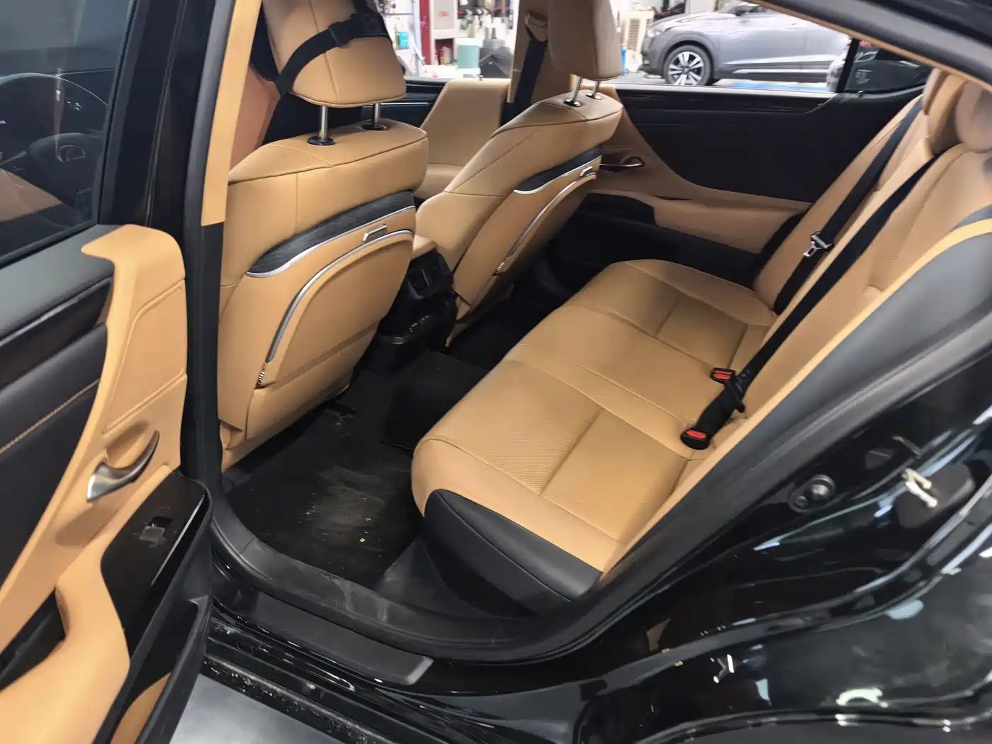 Lexus ES 2022 300h Excellence Edition фото 6