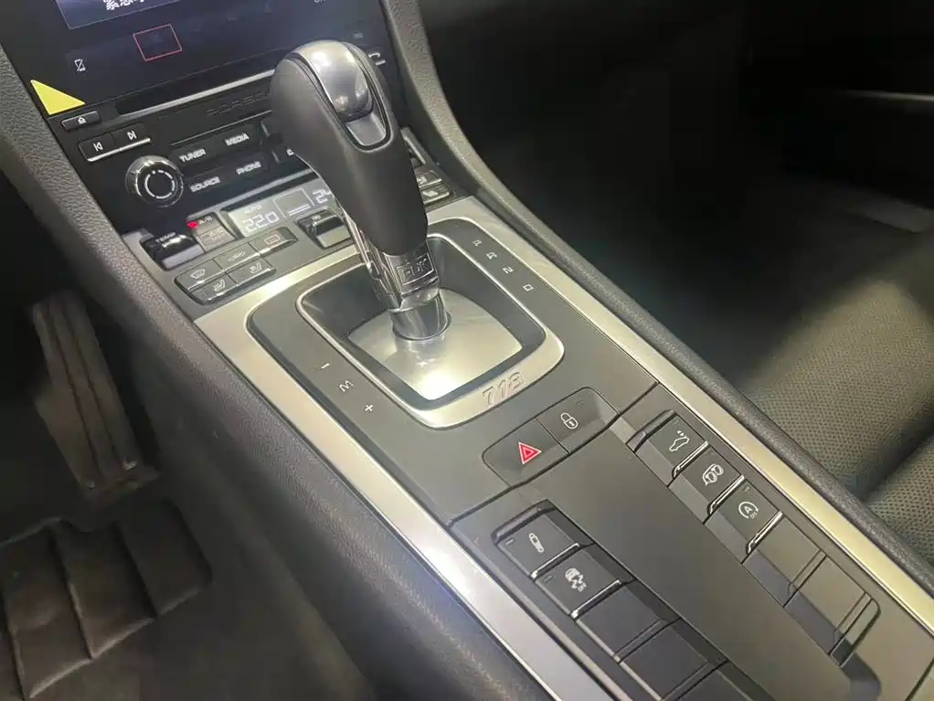 Porsche 718 2018 Cayman 2.0T фото 15