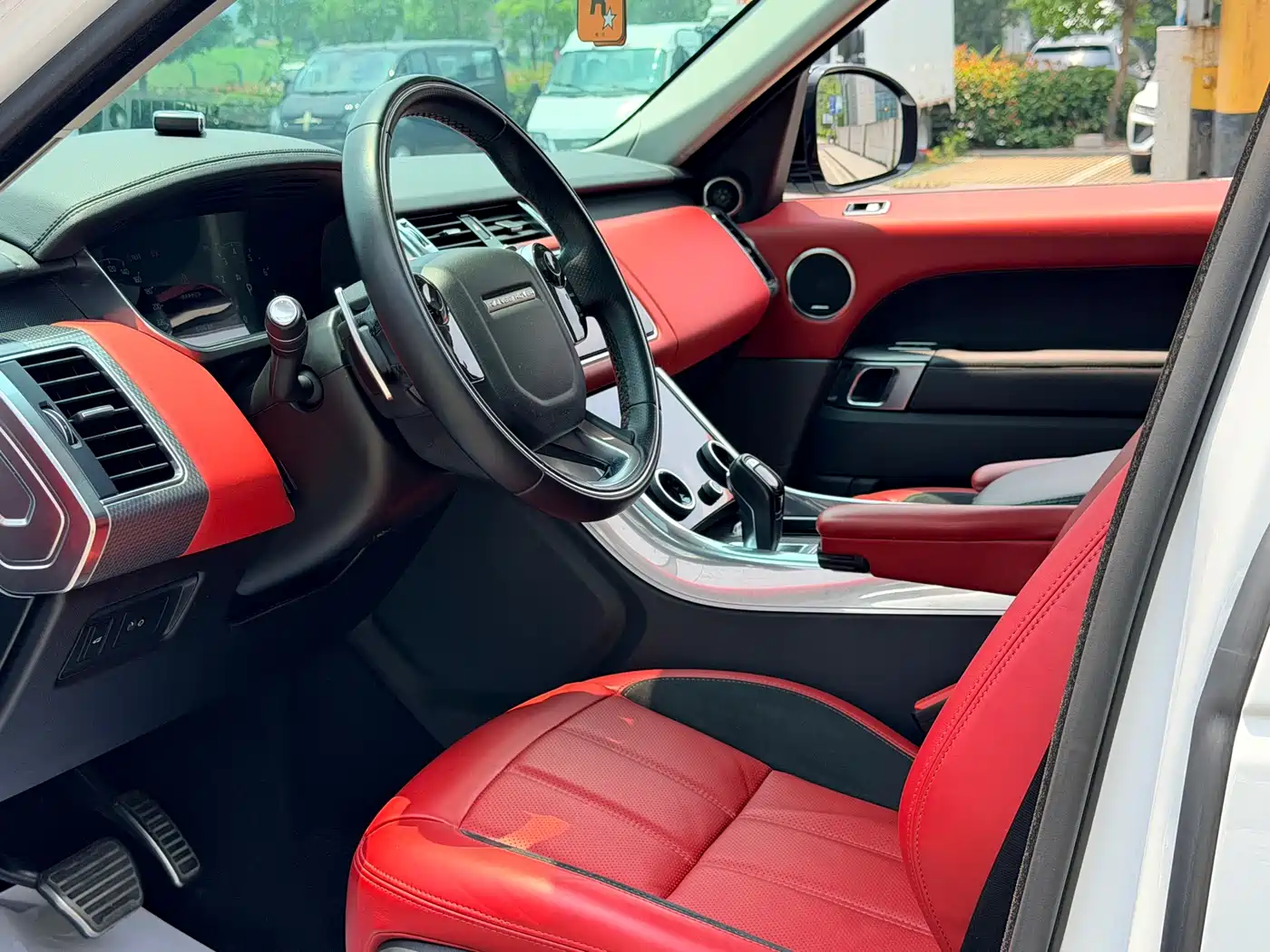 Land Rover Range Rover Sport 2022 3.0 L6 Gloss Black Edition фото 8