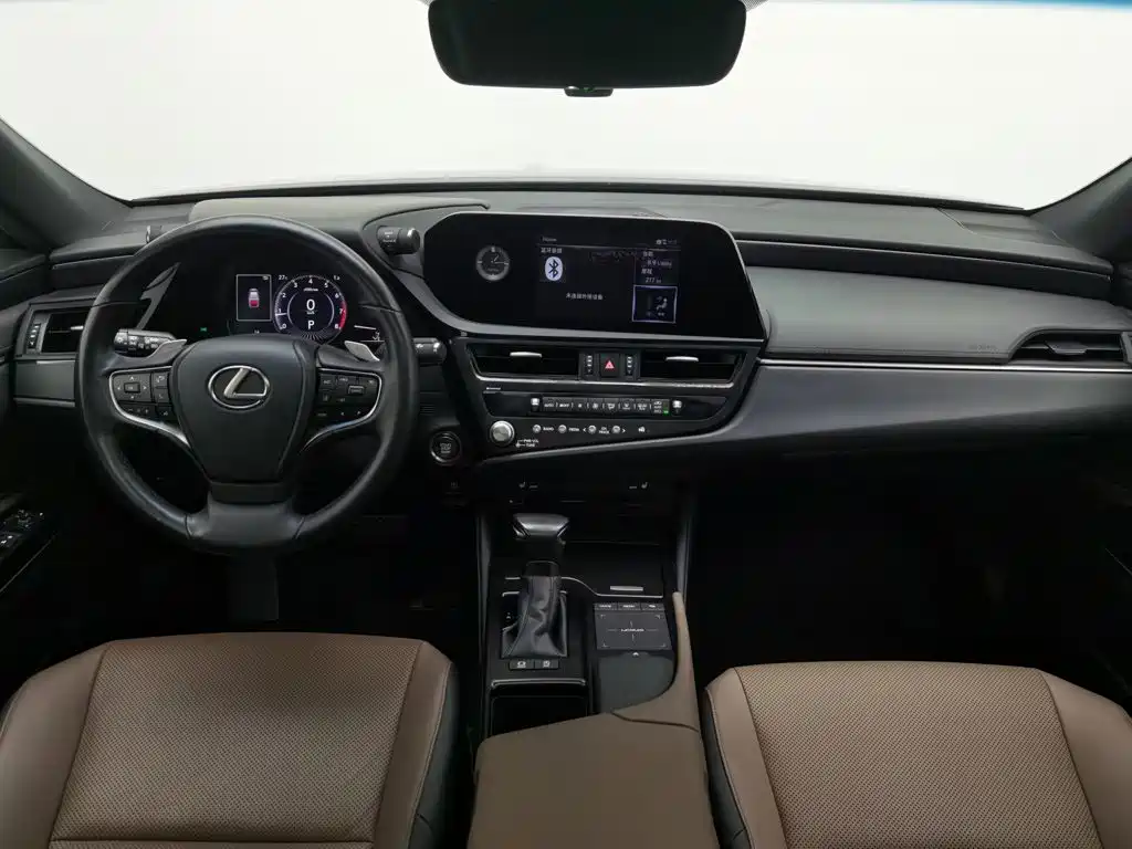 Фото 5 - Lexus ES