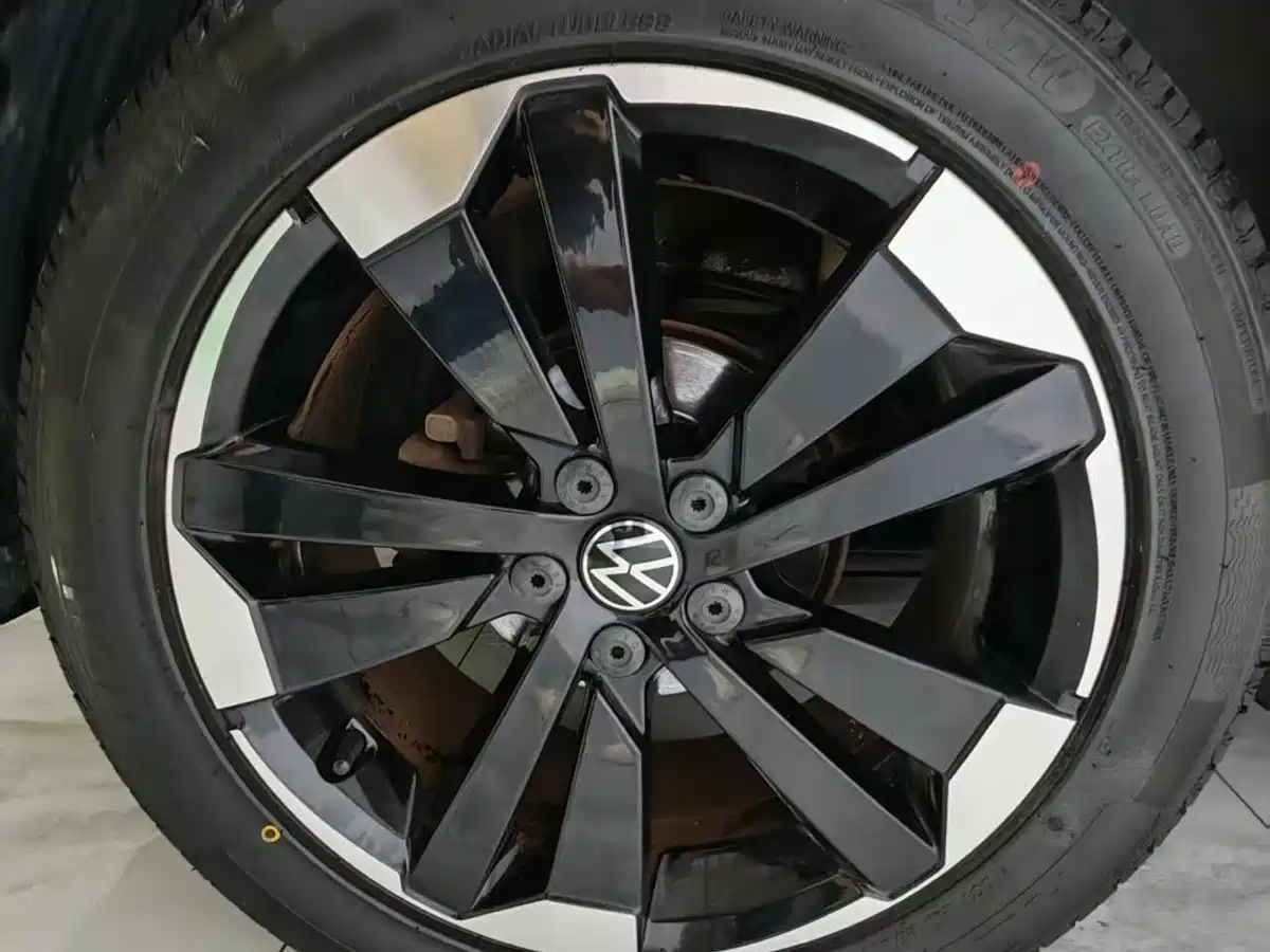 VOLKSWAGEN EXPLORING THE SHADOW