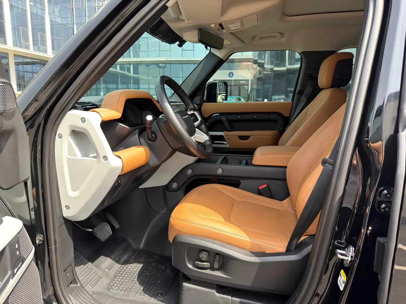 Land Rover Defender 2023 Facelift 110 3.0T P400 Dark Special Edition фото 4