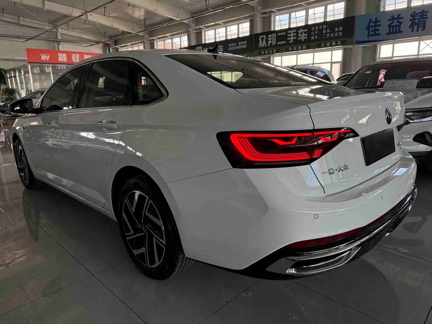 Volkswagen Sagitar 2023 Model Year 280TSI DSG Surpass Edition фото 6