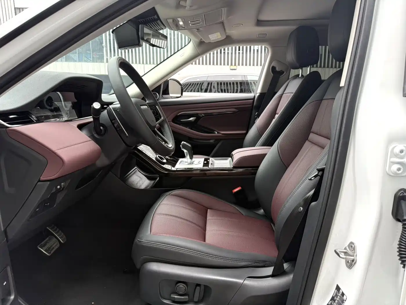 Land Rover Range Rover Evoque 2023 Range Rover Evoque L 249PS Luxury Edition фото 4