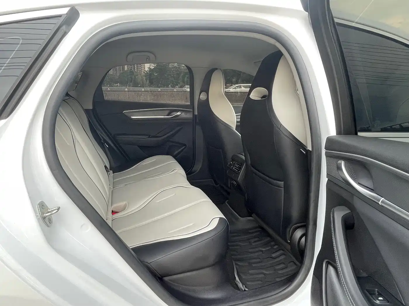 BYD Destroyer 05 2024 Glory Edition DM-i 120KM Luxury фото 10
